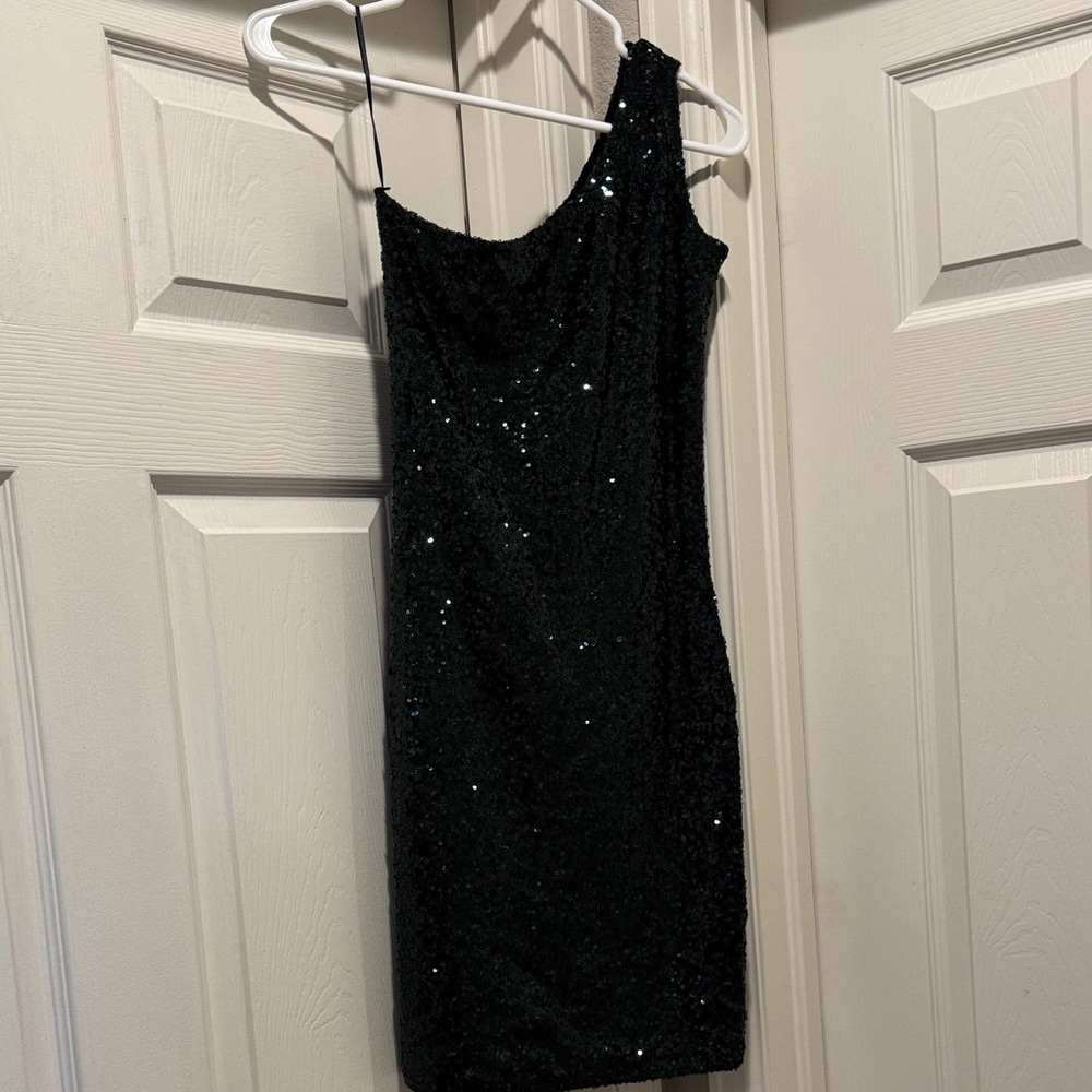 Emerald One-Shoulder Sequin Mini Dress